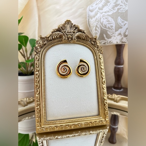 Gold Spiral Shell Earrings with Imitation Pearls – PVD Real Gold Plated - Picture 16 of 16